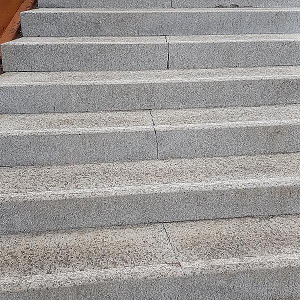 
	<h4>Reparasjon Trappe Ensjø Tunnelbanestasjon</h4><p>Utskifting av trinndeler p&aring; grunn av sprekker i steinen.</p>
	