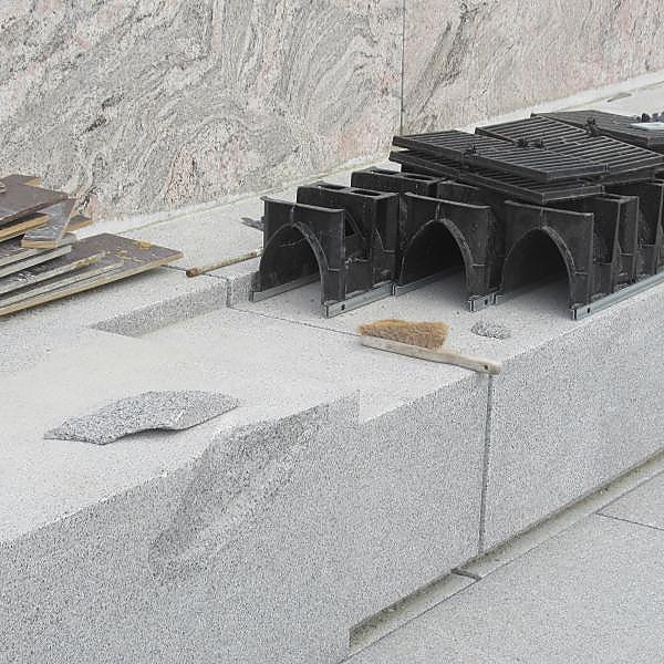 
	<h4>Reparasjon på jernbanestasjon i Ski.</h4><p>Reparasjon av stor skade p&aring; sittm&oslash;bel vid jernbanestasjon i Ski.</p>
	