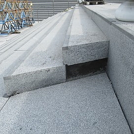 <h4>Jernbanestasjon Ski 2020-2021</h4><p>Reparasjon av trappsiden 2.</p>