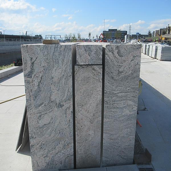 
	<h4>Pink wall vid Ski stasjon west</h4><p>Fylling av et utilsiktet rom i forbindelsen.</p>
	