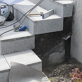 <h4>Jernbanestasjon Ski 2020-2021</h4><p>Etterp&aring; fylla ut av glemt trappekant.</p>