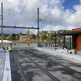 <h4>Bybanen Bergen 2022</h4><p>Krysshammring f&ouml;r hand av en yta p&aring; ca. 30m2. efter nedfresning av f&oslash;r h&oslash;ga perrongkanter.</p>