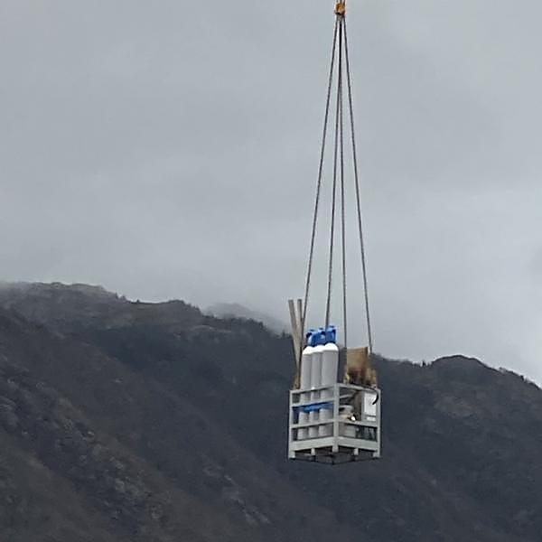 
	<h4>Flammning av vitlinje Stasjon Haukeland sykehus, Bergen.</h4><p>Her flammade vi ca 80 meter glatt perrongkant i en underjordisk t&aring;gstasjon.</p>
	