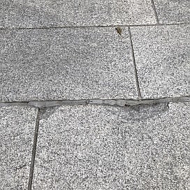 <h4>Skårersletta, Lørenskog. 2023</h4><p>Reparasjon med epoylim av skadade heller p&aring; fortauet.</p>