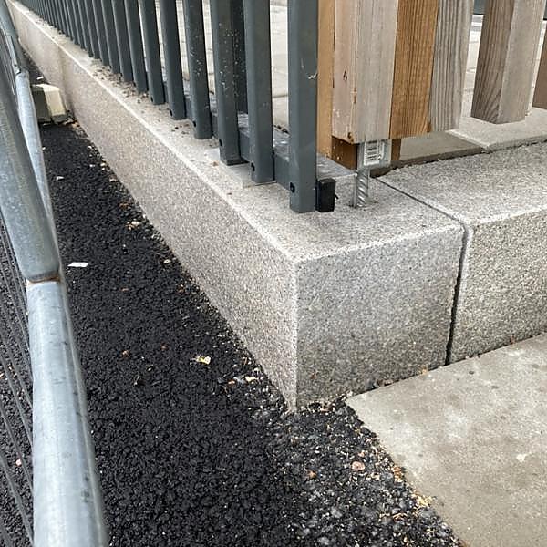 
	<h4>Flamning i Mölndal</h4><p>Flamning p&aring; plats av diverse sten ytor som gl&ouml;mdes flamma i fabriken.</p>
	